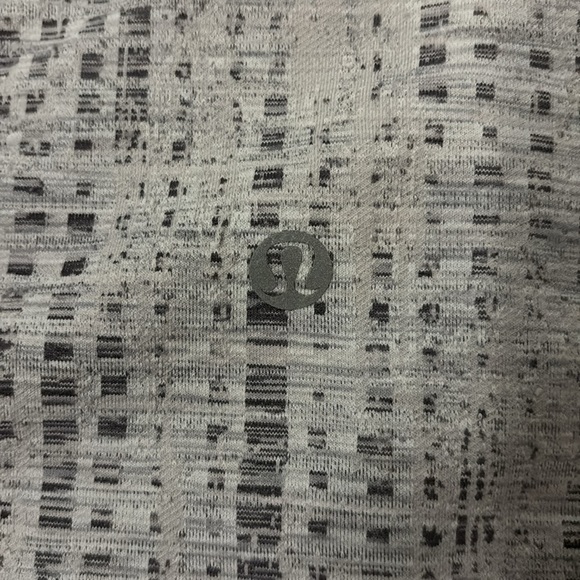 LULULEMON cropped 25” legging! - Picture 3 of 4